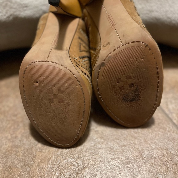 Tan Studs Vince Camuto sling back heels - Picture 4 of 6